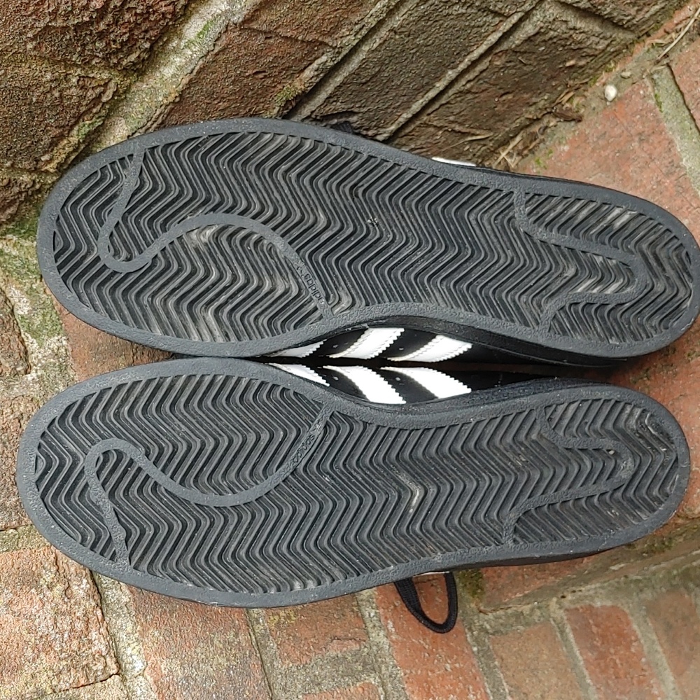 Adidas Men's  Black and White Hard Shell Superstar Sneakers Size 7.5 (1157) - Picture 6 of 9
